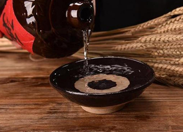每天喝點(diǎn)白酒，這4個(gè)毛病沒(méi)了白酒供應(yīng)商